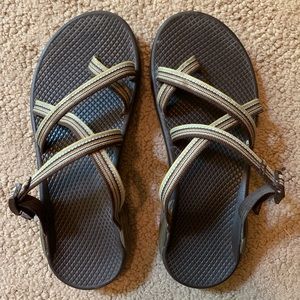 Women’s chacos Size 8